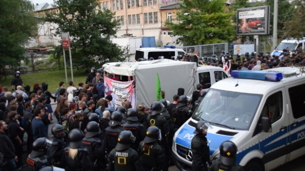 Gegendemonstration um 21:05 Uhr