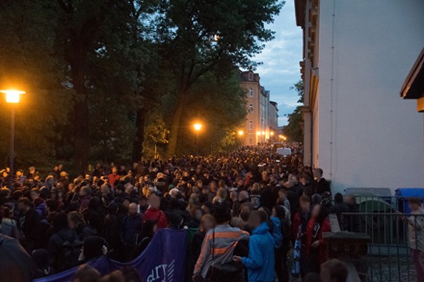 Dresden Nazifrei Demo in der Vorwerkstraße um 21:25 Uhr